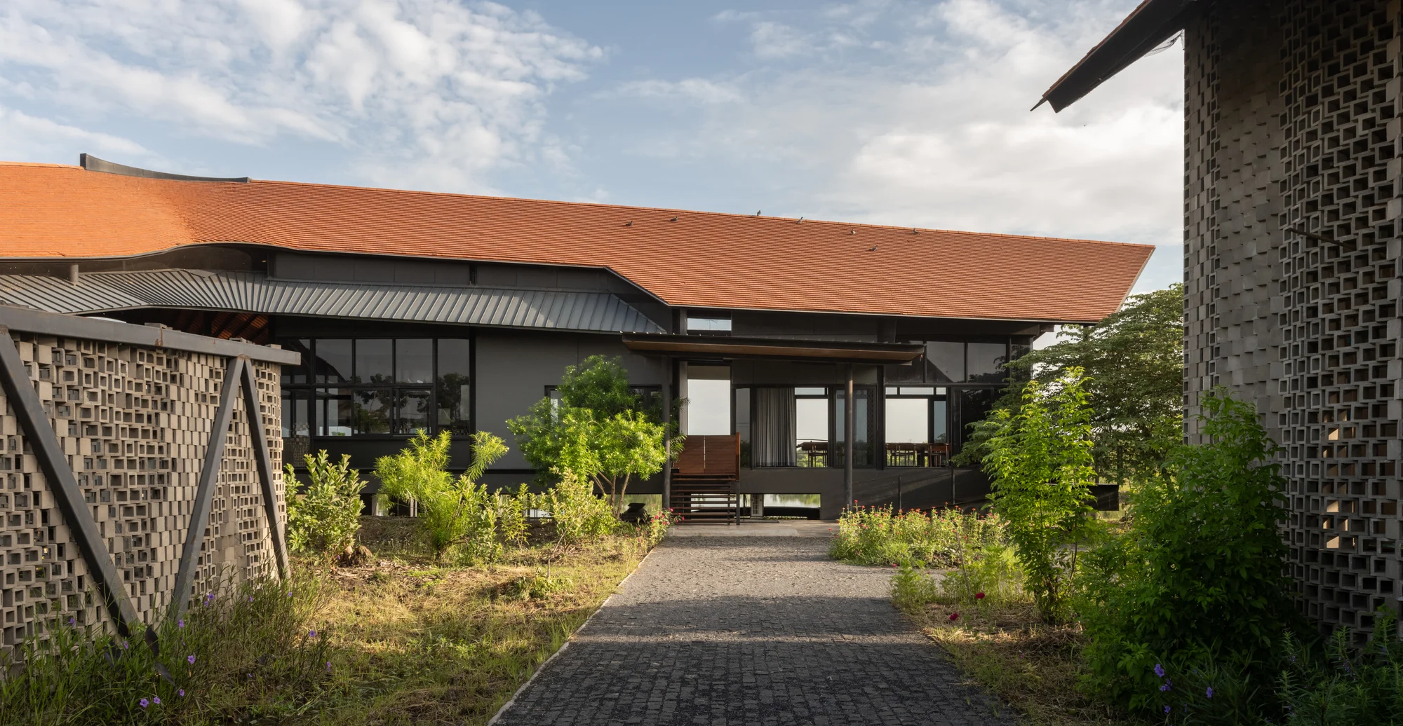 Nongchok House: built